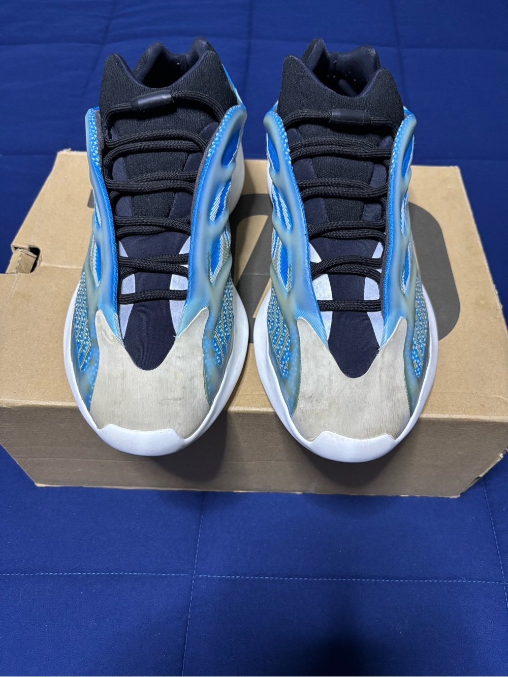 Adidas Yeezy 700 V3 Arzareth 2020
Size 12